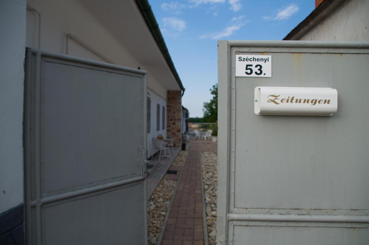Notas Tuecsoek Vendeghaz Appartement Agyagosszergény Buitenkant foto