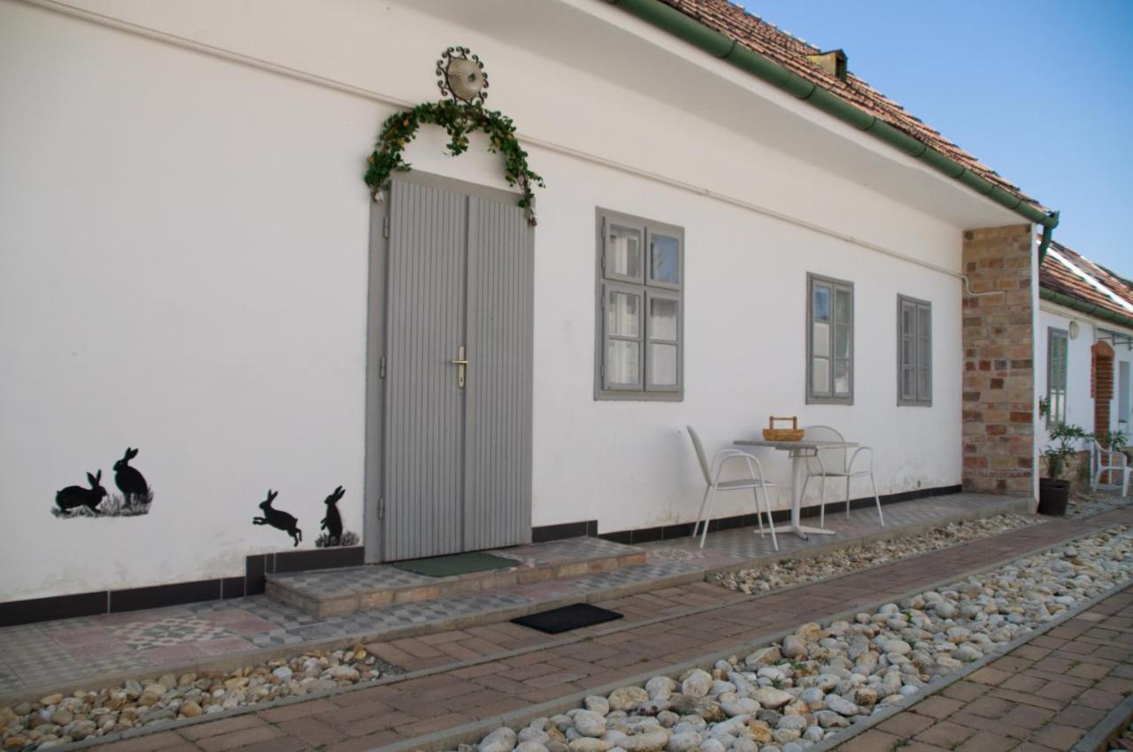 Notas Tuecsoek Vendeghaz Appartement Agyagosszergény Buitenkant foto