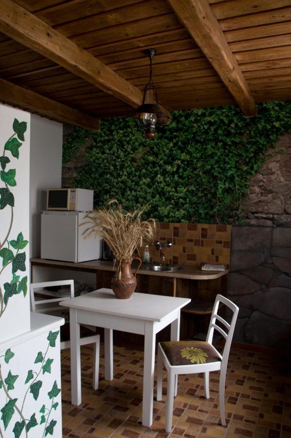 Notas Tuecsoek Vendeghaz Appartement Agyagosszergény Buitenkant foto